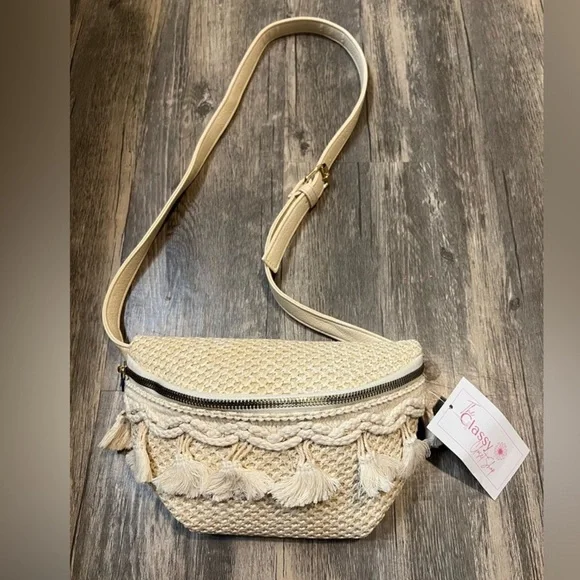 NWT Boho Crochet & Leather Belt Bag With Tassels - Picture 2 of 6